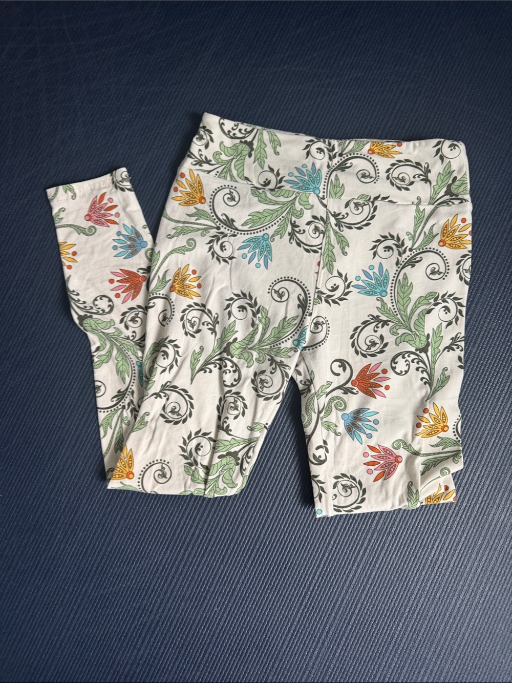 LuLaRoe White Floral Vine Leggings with Multicolor Blooms